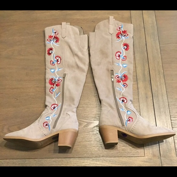 Carlos Santana Shoes - *RARE* Carlos Santana knee high boots - 8.5